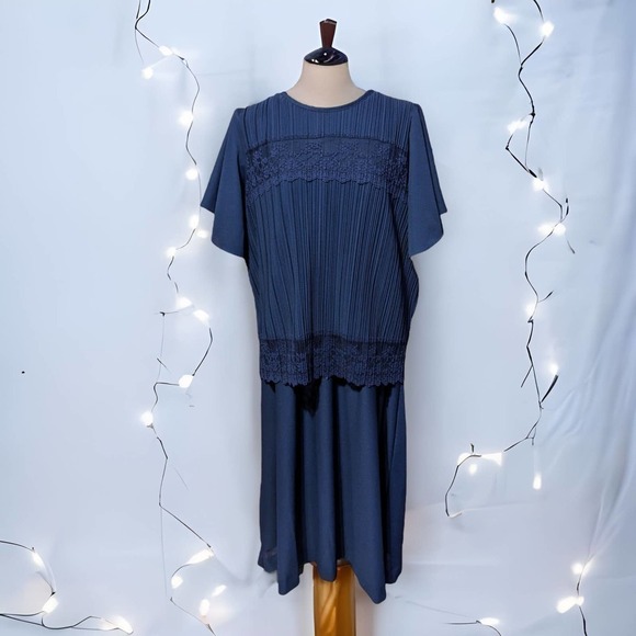 𝅺vintage 1970's Special Occasion Navy Blue Pleated Secretary Dress, Plus 20W - Picture 3 of 6